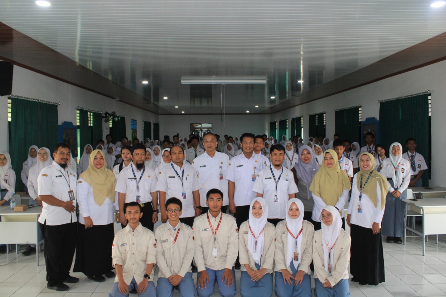 The Round Table: Every Voice Has a Place - Sidang Pleno OSIS SMA Negeri 1 Karanganom Periode 2026/2027